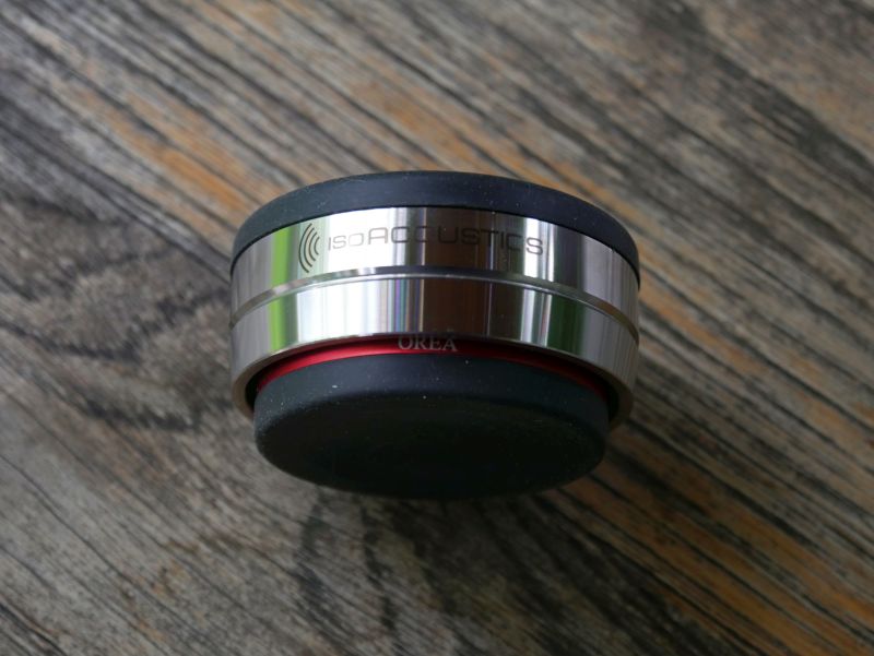 Isoacoustics Orea von der Seite